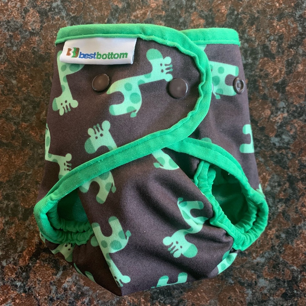 Best Bottom Cover - Green Giraffes